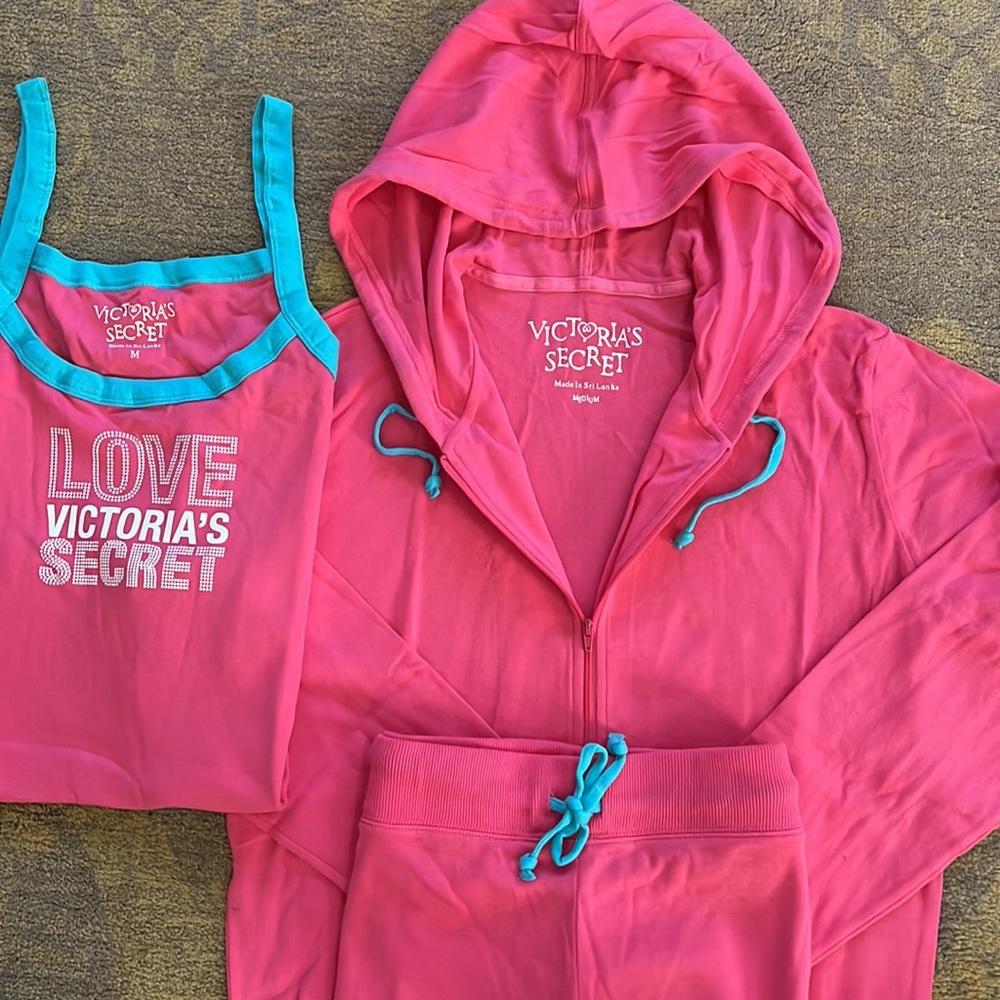 NWOT 3 piece Hot Pink Victoria Secret Jogging set. Tank, Hoodie, and pants M